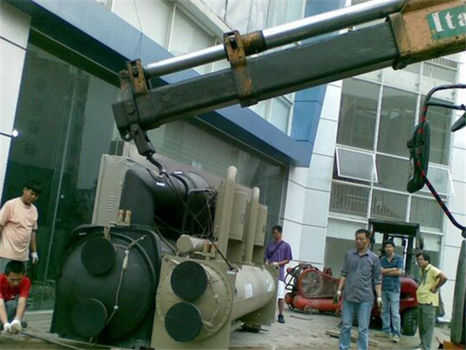 漳浦县随车吊和汽车吊的核心区别是什么？哪种更省钱？